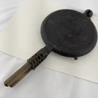 Griswold American No 8 Cast Iron Waffle Iron 908 Erie PA Missing Base