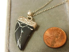 Pendentif Noir Design Dent De Tigre Fausse Chaîne Argentée Extensible 8c 80