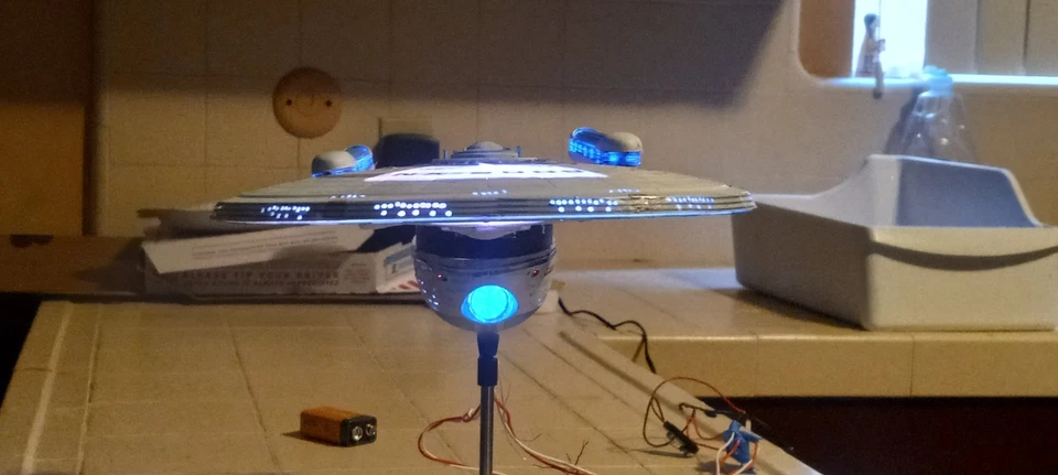 USS Excelrior totalmente construido e iluminado escala 1/1000, montado a medida Foto 4 de 4