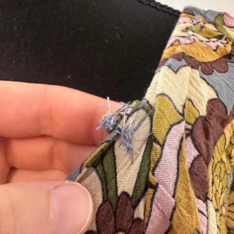 Blusa bohemia floral torcida frontal recortada con volantes mangas Foto 4 de 4