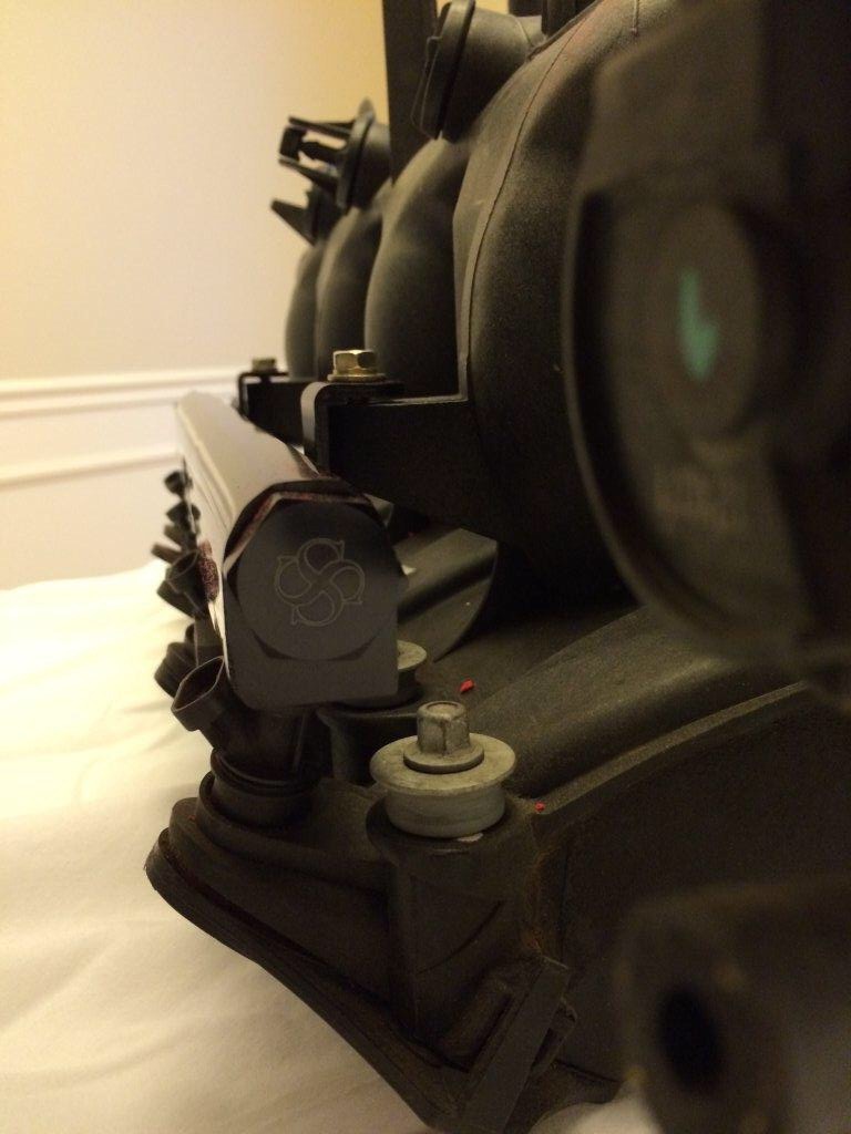 Z920 Fuel Rail Kit & Crossover 6AN 5.3 6.0 6.2 Chev Silverado BLACK