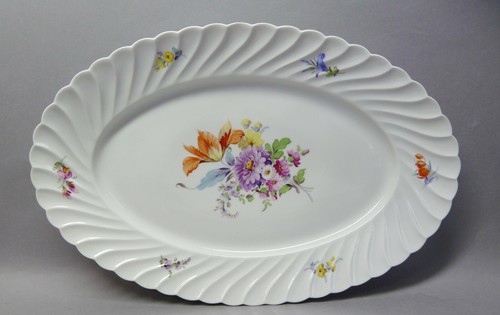 (H8665) Nymphenburg Fleischplatte, bunte Blumenmalerei, gerippt,1.Wahl, L= 33 cm
