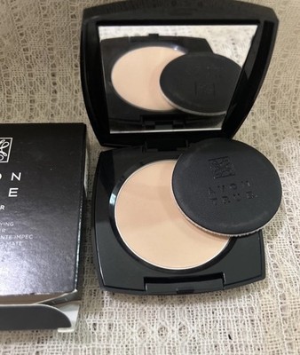 Avon ~ True Color Flawless Mattifying Pressed Powder ~  Light ~