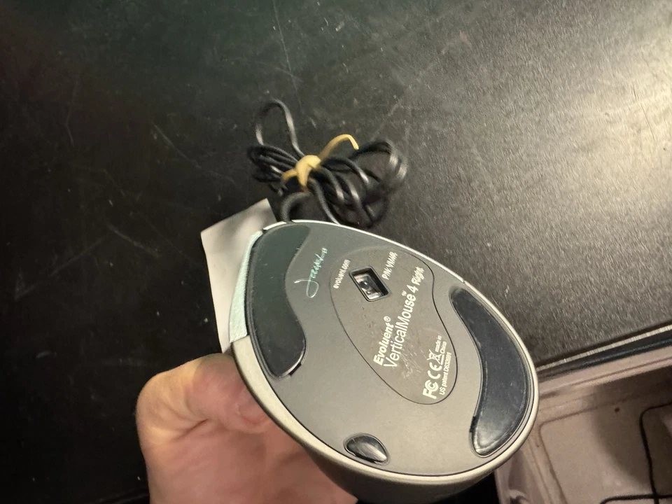 EVOLUENT VM4R Ratón Vertical 4 Diestros Ratón Óptico Ergonómico con Cable  Foto 4 de 4