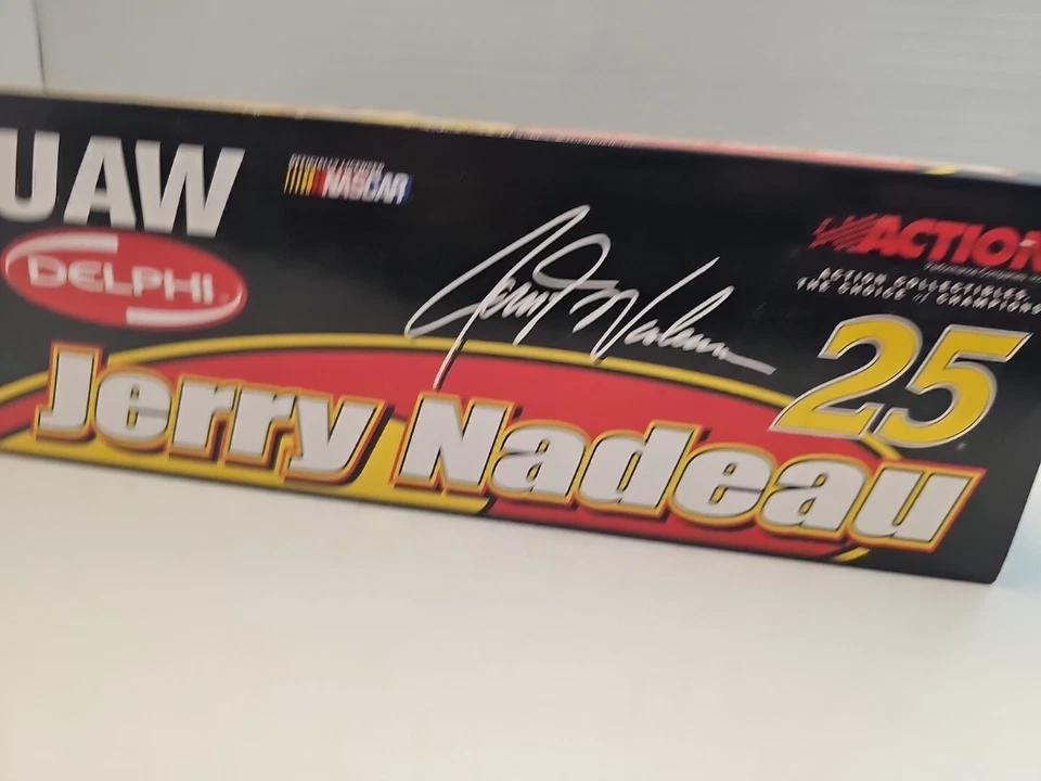 Chevrolet NASCAR Jerry Nadeau 2002 Action 1/24 #25 UAW Delphi Hendrick Racing Foto 3 de 4