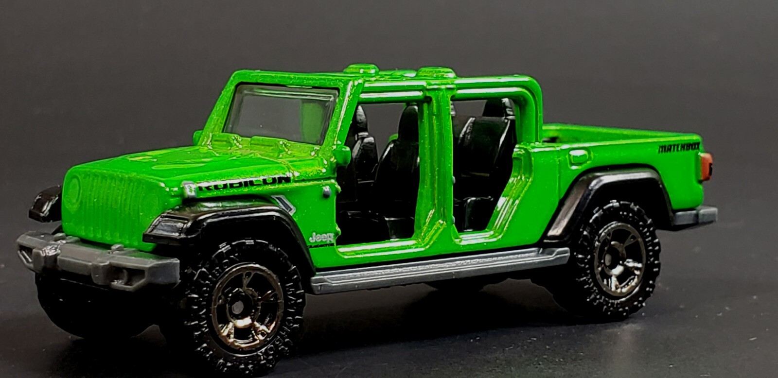 164 20202022 JEEP GLADIATOR PICKUP TRUCK RARE DIORAMA DIECAST MODEL