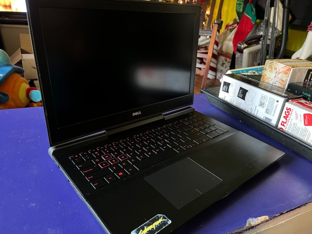 Dell Inspiron 15 7000 Gaming 15.6” FHD i7-7 2.8GHz 16GB RAM Dell Inspiron 15 7000 Gaming 15.6” FHD i7-7 2.8GHz 16GB RAM