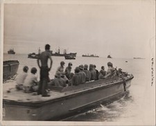 Vintage 1943 USMC US Marines Departing Guadalcanal with POWs Press Photo