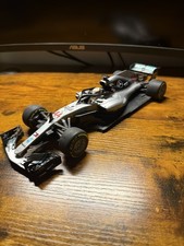 2018 F1 Lewis Hamilton World Champion Mercedes-AMG Petronas W09 1:18 Scale