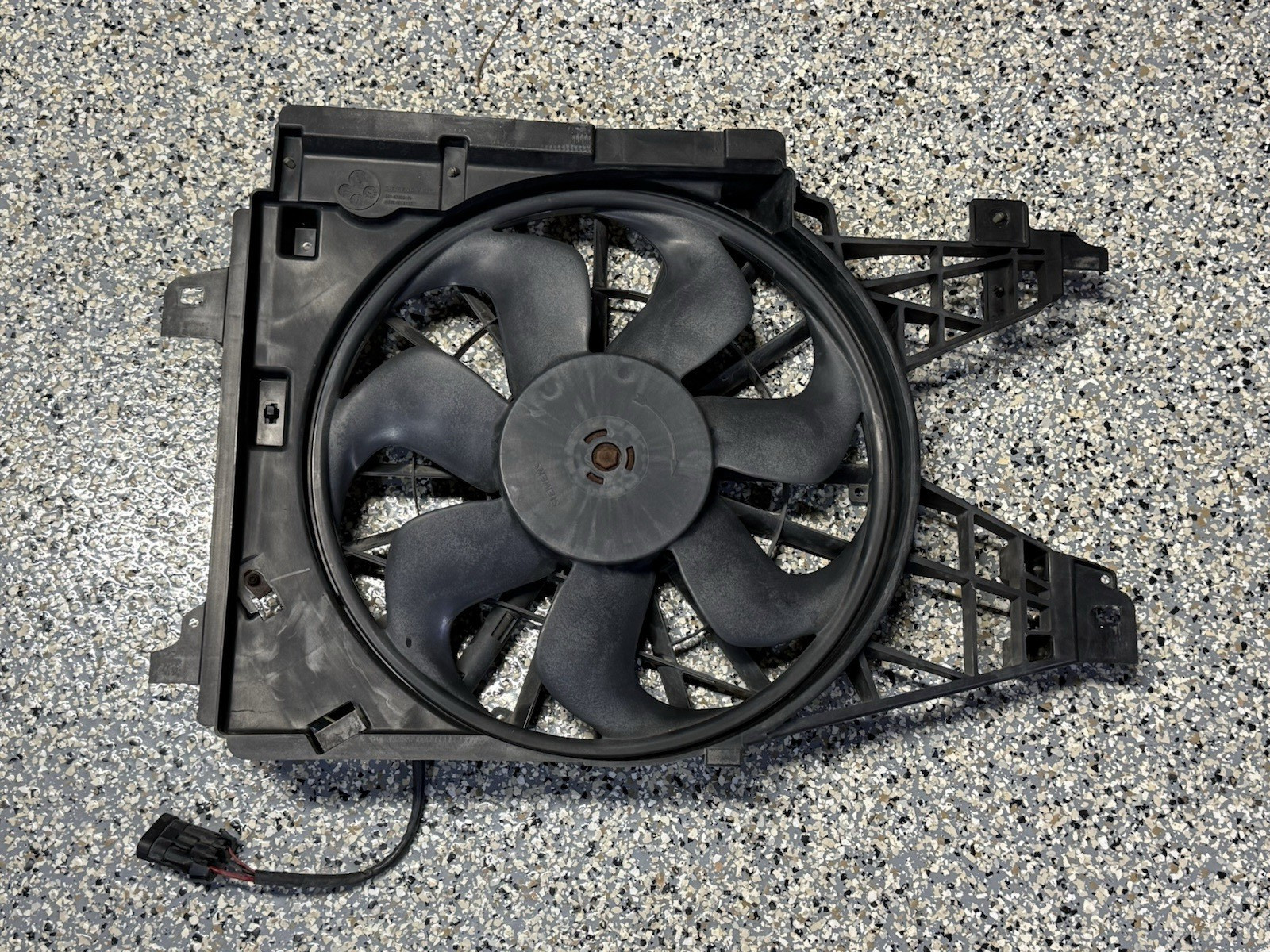 CORVETTE C6 05-13 / CADILLAC XLR 04-09 OEM ENGINE COOLING FAN SHROUD ASSEMBLY
