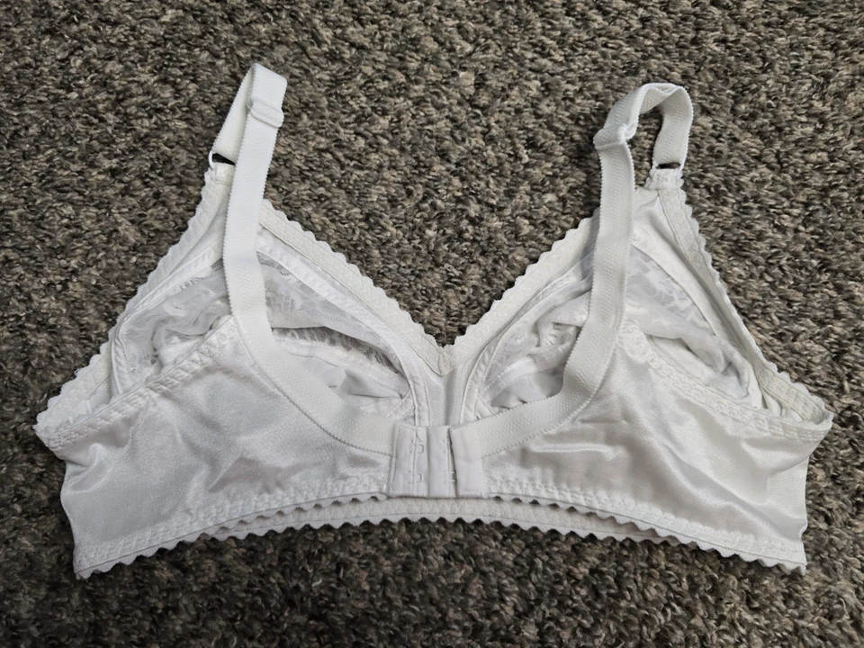 Sujetador De Colección Bobbie Brooks Sin Alambres Comodidad Satén Blanco Comodidad 38C Segunda Piel Brillante Foto 4 de 4