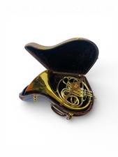 VINTAGE C.G. CONN LTD SINGLE FRENCH HORN W/ MOUTHPIECE  HARD CASE MADE IN USA