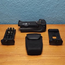 Genuine OEM Nikon MB-D10 Multi Power Battery Grip w/2-battery trays