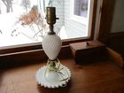 VINTAGE MILK GLASS HOBNAIL BOUDOIR TABLE TOP LAMP