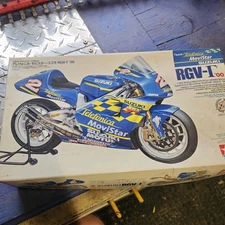 Tamiya 1:12 Scale '00 Suzuki RGV-Gamma 500GP Telefonica Movistar model kit 14083