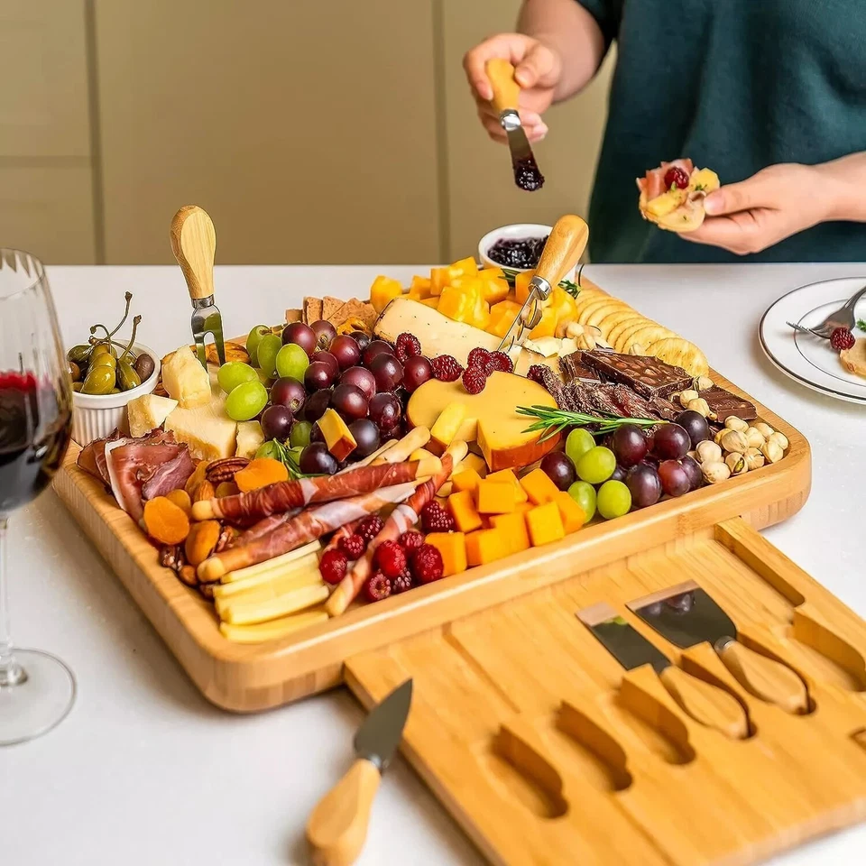 Tablero de Queso Hecho Bambú con Juego de Cubiertos de 6 Piezas-Bandeja para Servir Charcutería Regalo Foto 2 de 4