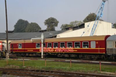 PHOTO  DR/MITROPA SPEISEWAGEN TYPE WRM130 COACH NO.75 80 80-70 003-7 OF WFL AT N