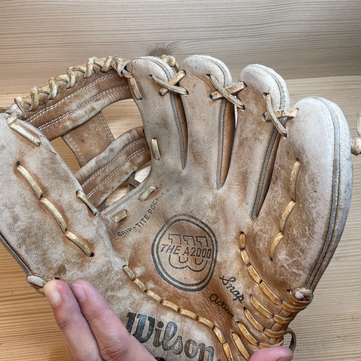Vintage Wilson The A2000 - INF Adult Mitt Baseball Glove