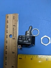 TOGGLE SWITCH ON/OFF, Cutler Hammer , 3A - 250VDC / 6A - 125V   ( ONE )