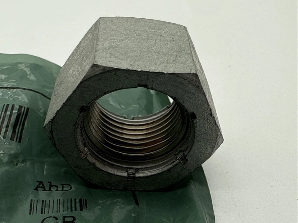 JAGUAR OEM 95-03 XJ6 XJ8 97-06 XK8 92-96 XJS Brake Rear Hub Nut JZN100035 Foto 3 de 4
