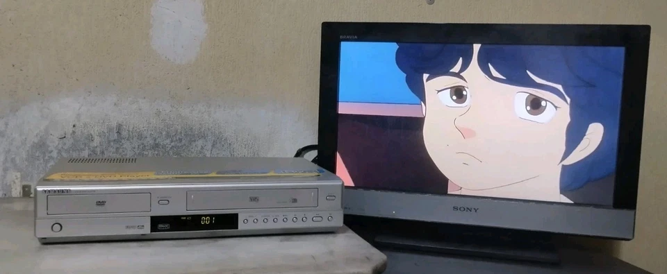 SAMSUNG DVD-V5600 COMBO LETTORE DVD/VHS 6 TESTINE STEREO CON TELECOMANDO  - Immagine 2 di 4