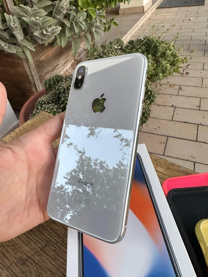 Iphone X 64 gb silver, batteria 100%, Schermo Danneggiato - Immagine 3 di 4