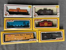 Lot of 6 Life-Like Bachman HO Railroad Cars