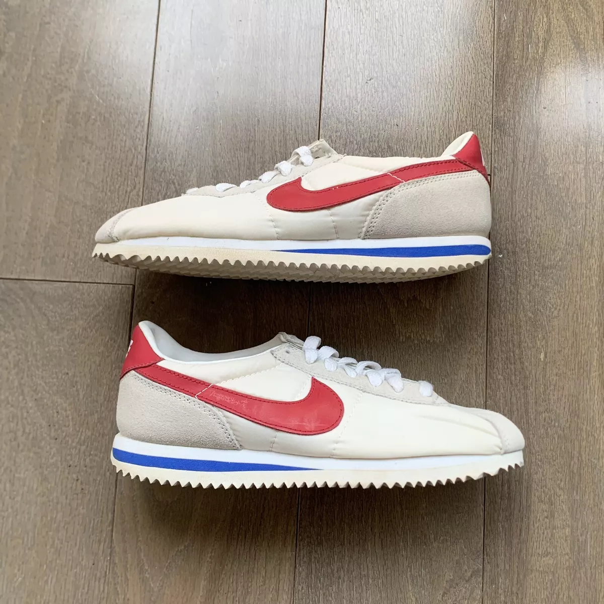 Classic nike shoes 1990s sales