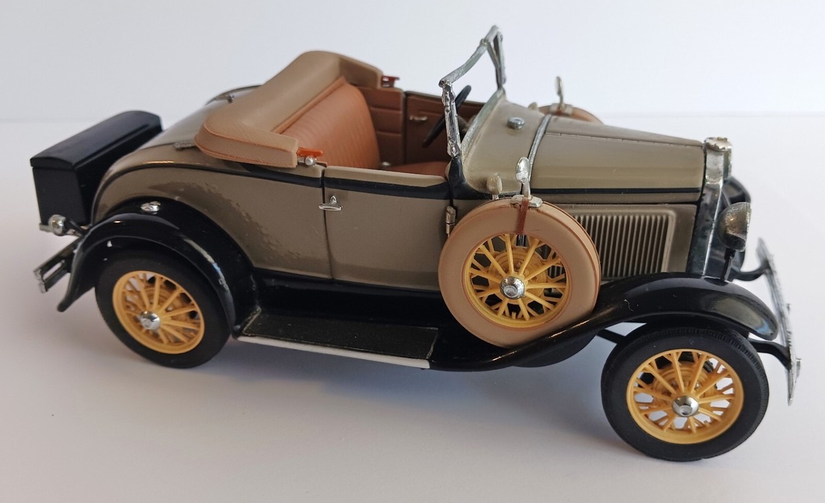1/24 1931 フォード・モデル-A ロードスター Franklin Mint 1931 Ford Model A Roadster Diecast 1:24 Scale