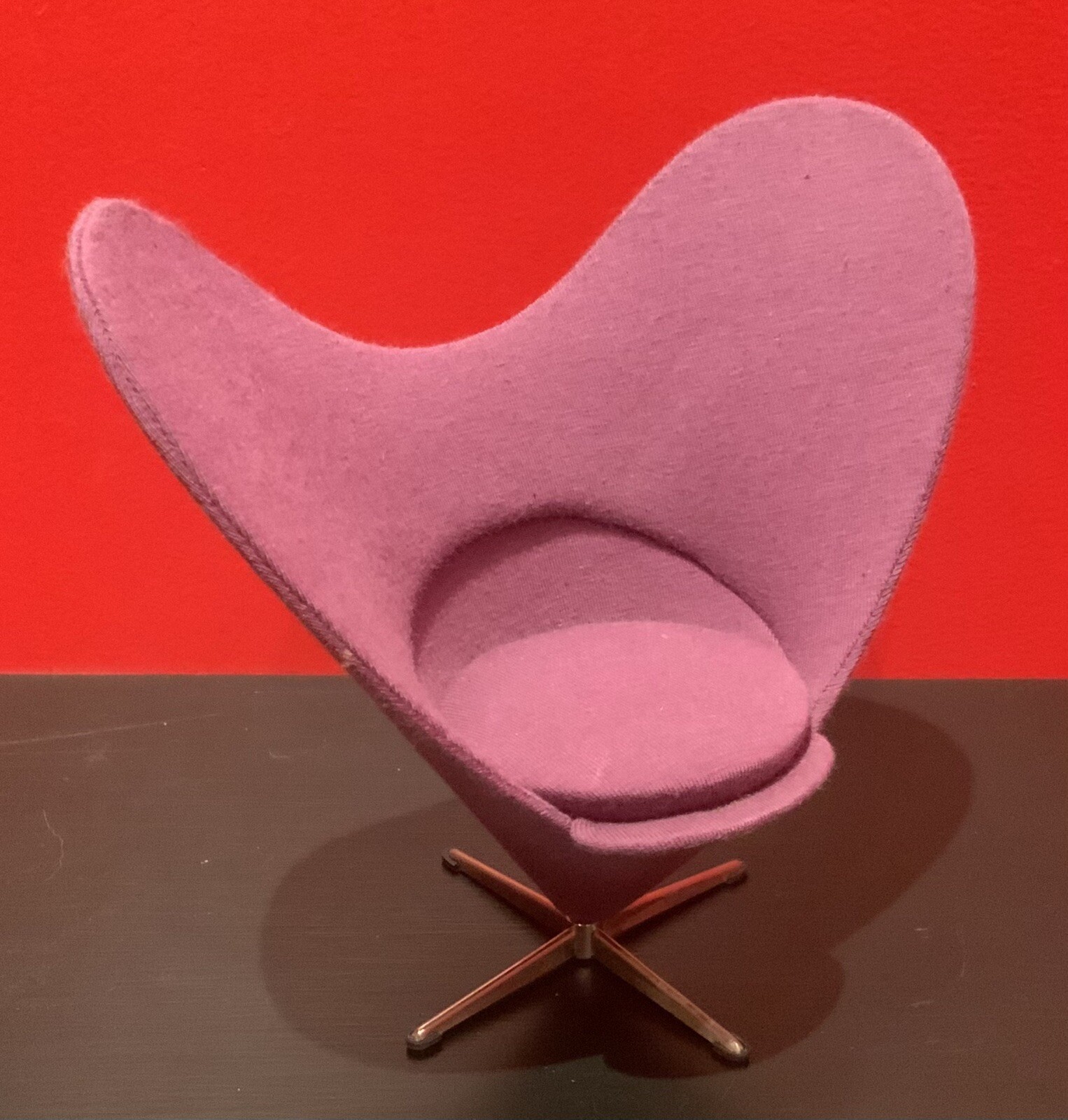 Vitra Miniature Violet Heart Cone Chair by Verner Panton สถานีตำรวจภูธรตากใบ