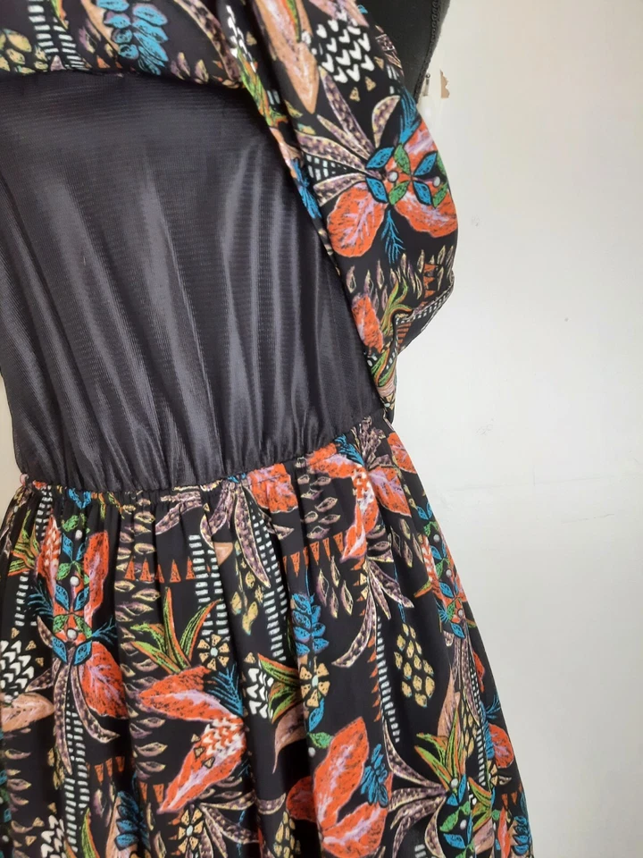 Exuberante Mameluco Mediano Tropical Oscuro Floral Negro Volantes Playa Boho Hawaiano  Foto 3 de 4