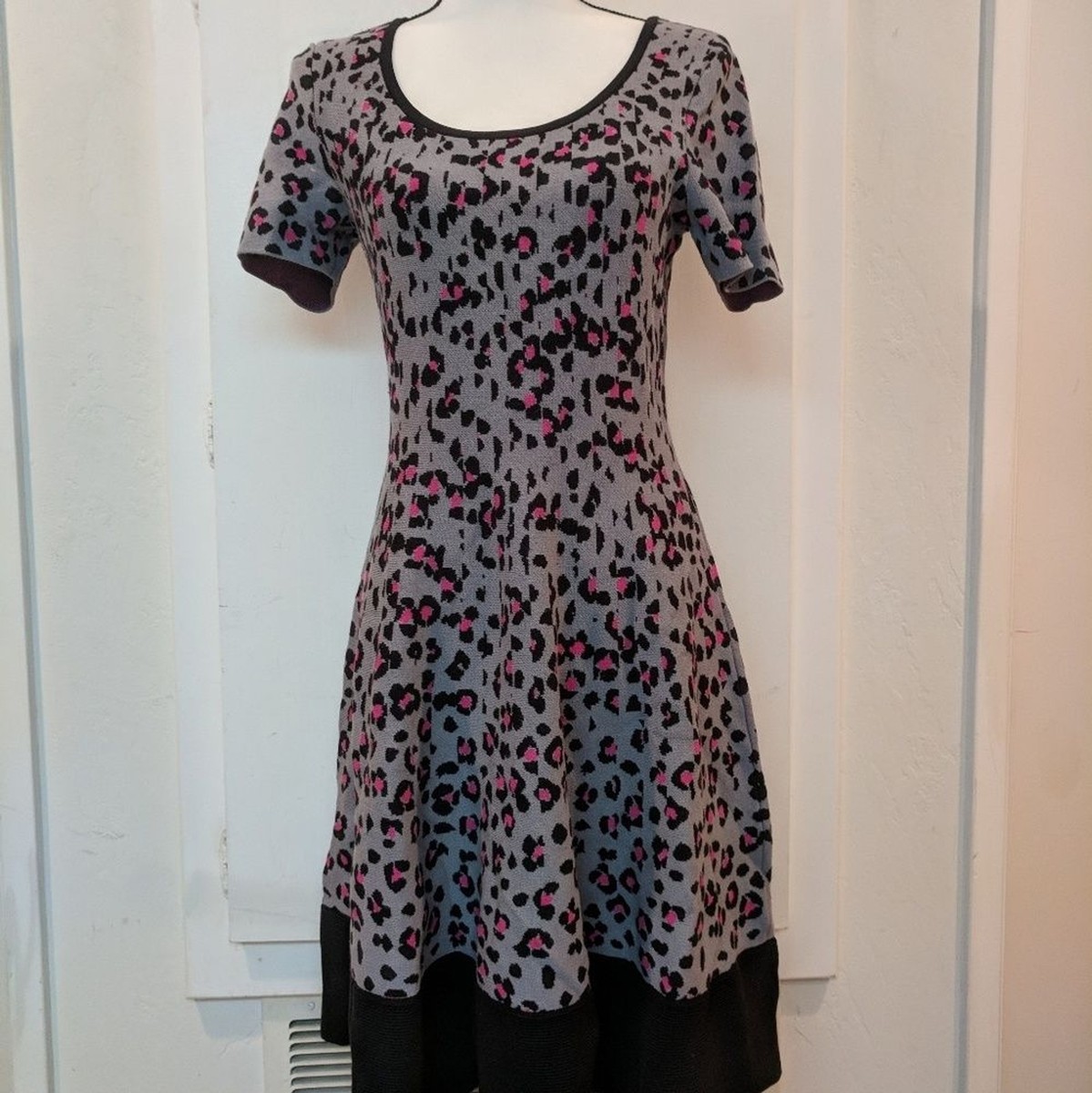 kate spade pink leopard dress Kate Spade gray/black/pink Leopard print Knit fit and flare Dress Size  Medium