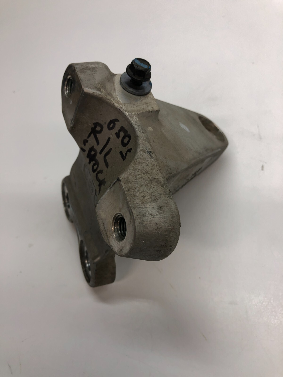 MCLAREN 570S 650S STRUT MOUNT BRACKET WITH BOLTS OEM 11A7431CP 11A7142