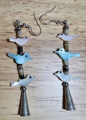Vtg Unbranded ADORABLE Silver-Tone Carved Shell 3 Bird Hook Earrings