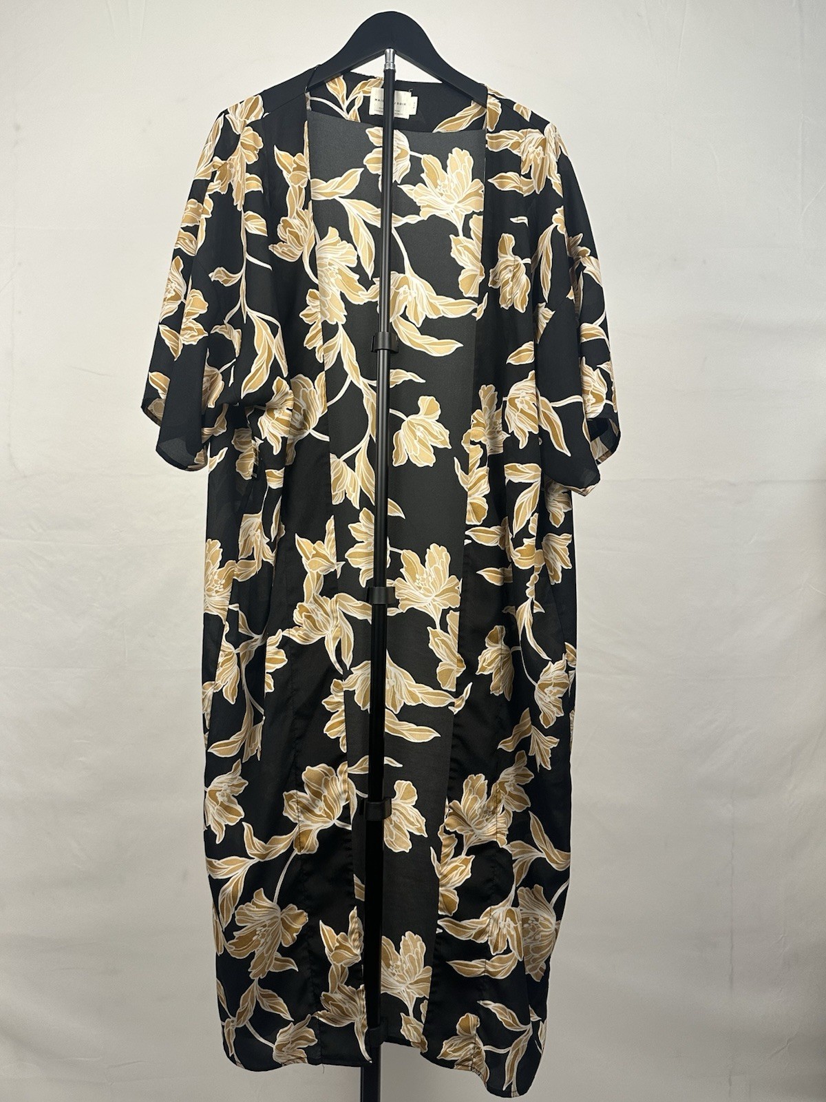 Maison du Soir Floral Kimono Robe - Black & Gold … - image 2