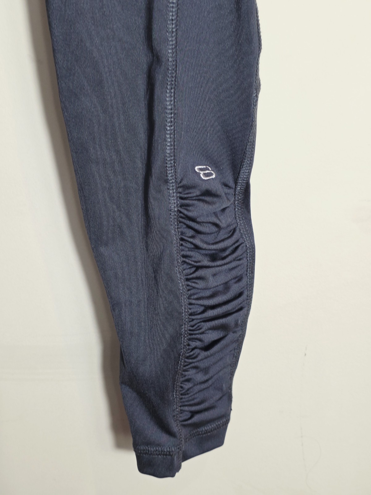 Layer 8 Performance Ruched Hem Ankle Leggings Wom… - image 2