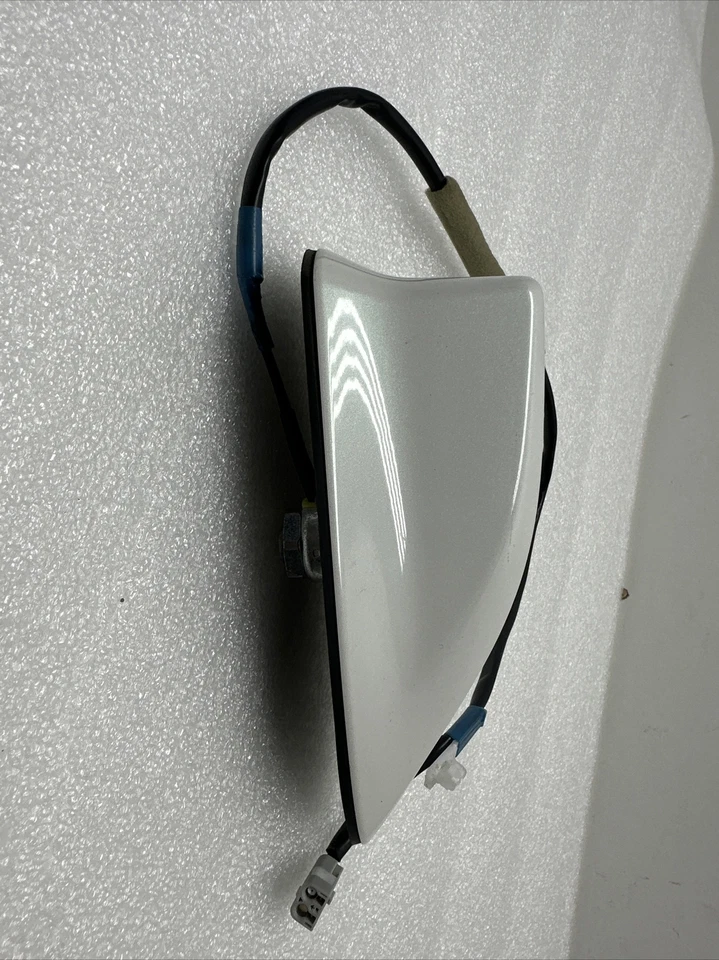 Toyota Prius C 2015-2019 radio techo aleta de tiburón antena OEM (082) Foto 3 de 4