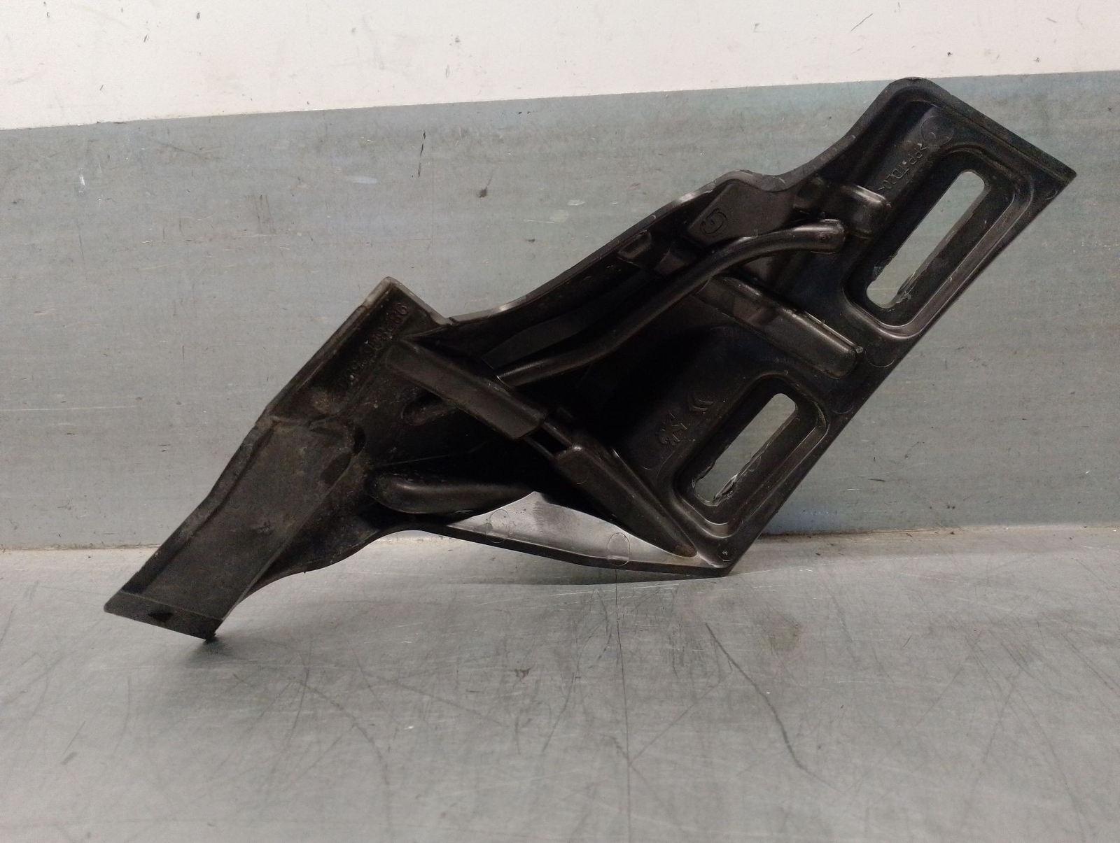 9828362580 FRONT DECORATIVE MOULDING / 5172539 FOR PEUGEOT 208 P2 