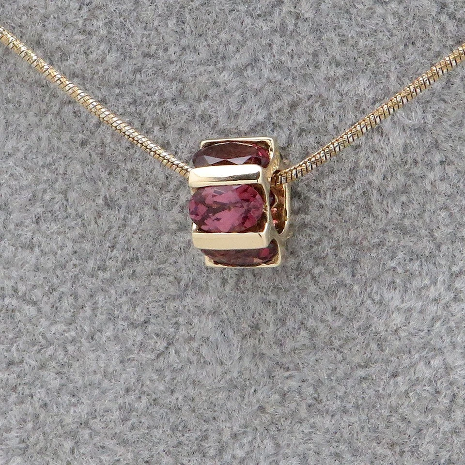 Anhänger Läufer mit Rubellit Besatz in 375/9K Gelbgold - Bild 2 von 4