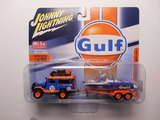 MIJO GULF 1980 TOYOTA LAND CRUISER WITH BOAT AND TRAILER BY JOHNNY LIGHTNING