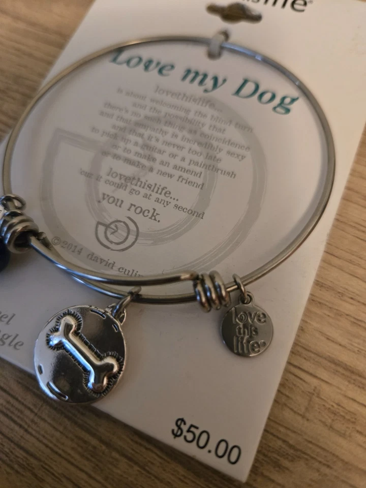 PULSERA LOVE THIS LIFE (I LOVE MY DOG) PULSERA CON DIJE, PLATEADA nueva con etiquetas $50 Foto 3 de 4