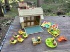 VTG Fisher Price Little People Play Family School House With Many Accessories