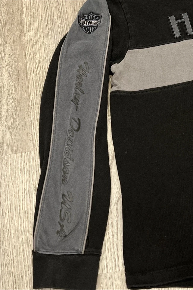 Sudadera de Colección Harley Davidson Negra Plateada Bordada Cuello en V Grande Foto 3 de 4