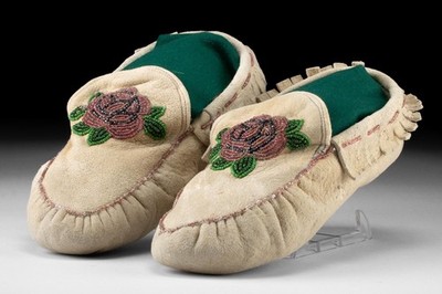 Early 20th C Anishinaabe Beaded Moccasins   Native American Great Lakes   Floral