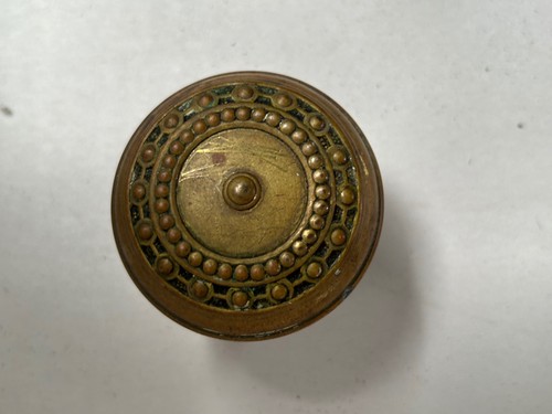 Lotto di "2" pomelli per porta vintage antichi ornati in rilievo (A15) - Foto 5 di 10