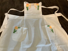 Vintage Linen Floral Hand Embroidered Tulip Bib Apron w/Ties Two Pockets