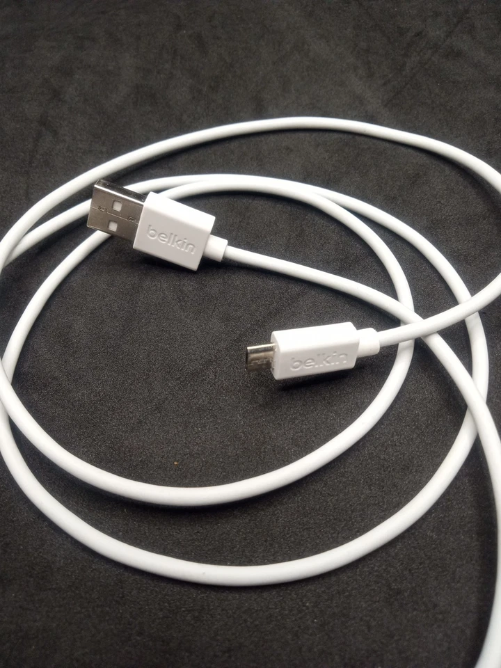 Belkin Boost Charge 10W Wireless Charging Pad WIA001 White with Cord USB-C - Image 3 of 4