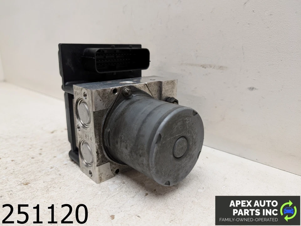 OEM 2005 Ford E-150 5.4L ABS Anti-Lock Brake Pump Assembly - Image 2 of 4