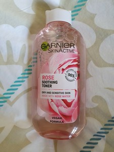 rose water garnier toner