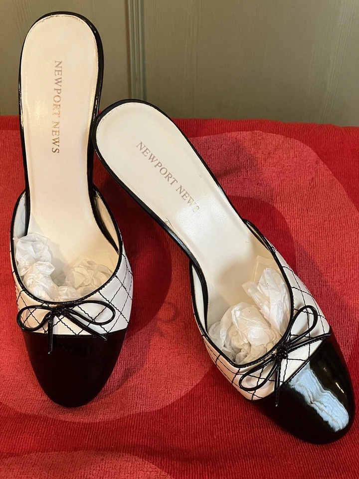 Tacones de mula Newport News charol blanco y negro talla 9 NUEVO Foto 2 de 4